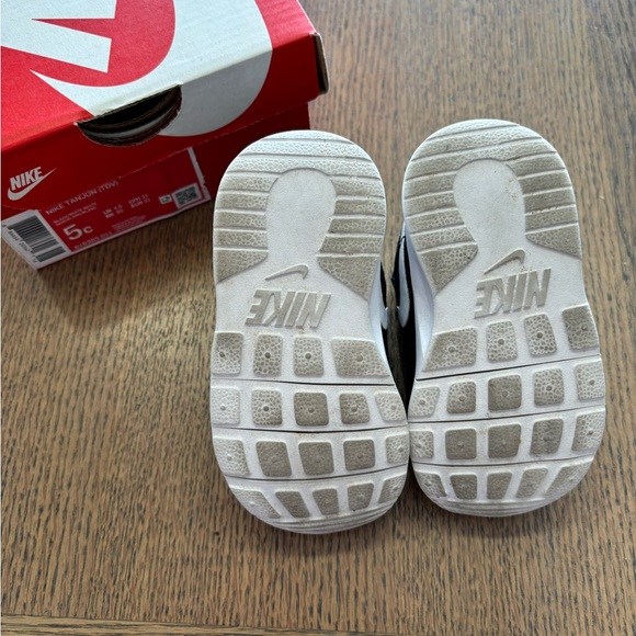 NIKE TANJUN (TDV) SIZE 5c - Picture 2 of 6